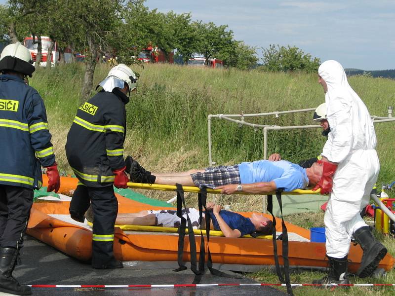 Při čvrtečním taktickém cvičení u Oseka předvedli hasiči svou vysokou profesionalitu