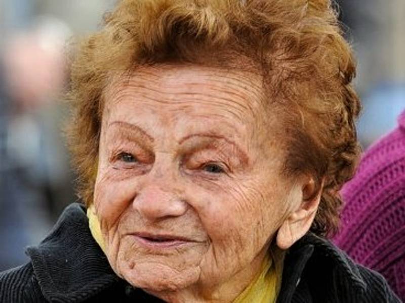 Paní Božena Cajthamlová oslavila 100. narozeniny.