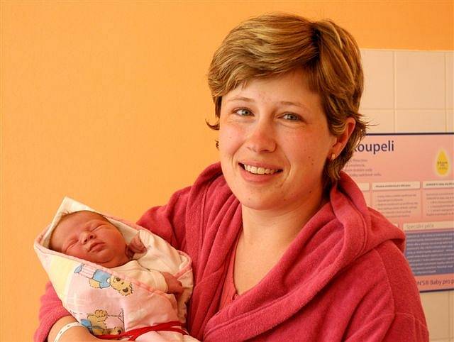 Magdalena ŠPELINOVÁ z Volduch bude mít ve svém rodném listu datum narození 16. května. Přišla na svět v 10 hodin a 51 minut. Doma už mají prvorozeného syna Štěpána (4 roky). Malá Magdalénka se narodila s mírami 3750 gramů a 51 cm.