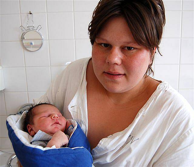 Adam Linhart  z Radnic přišel na svět 23. dubna. Narodil se ve 21 hodina 52 minut. Adámek vážil při narození 3700 gramů, měřil 52 cm. 