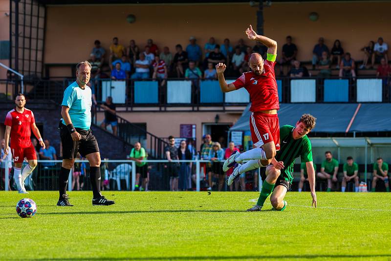 26. kolo FORTUNA divize A: FC Rokycany (hráči v zelených dresech) - SK Petřín Plzeň (červení) 1:1 (1:1).