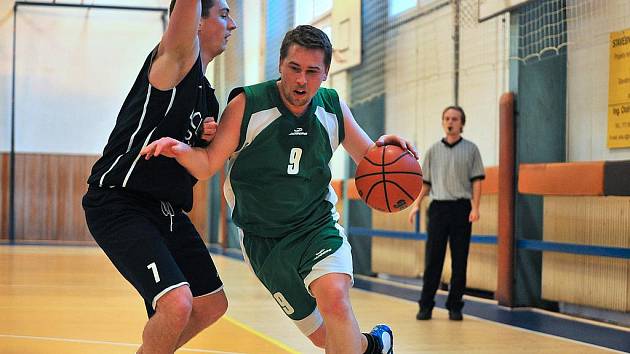 Basketbalisté SKB Rokycany B hrají play-off. Na domácí palubovce zahájili čtvrtfinále play–off basketbalisté SKB Rokycany B.