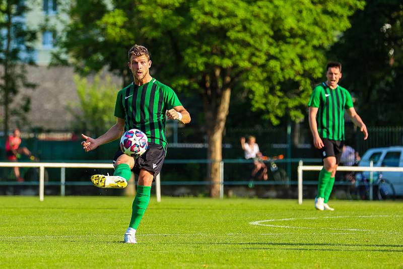 26. kolo FORTUNA divize A: FC Rokycany (hráči v zelených dresech) - SK Petřín Plzeň (červení) 1:1 (1:1).