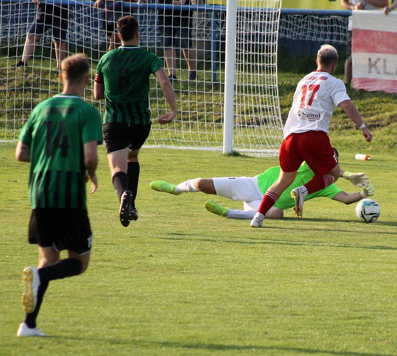 Fotbalisté FC Rokycany (na archivním snímku hráči v zelených dresech) porazili Jindřichův Hradec 2:0 a slaví třetí výhru v řadě.