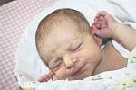 Adam NOVÁK z Břas se narodil 30. dubna ve 12 hodin a 14 minut. Manželé Jana a Radek věděli, že jim k prvorozené dceři Anetce (3 roky) přibude malý chlapeček. Malý Adámek váži při narození 3970 gramů měřil 53 cm.