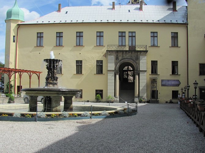 Areál Zbirožského zámku