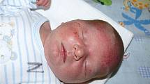 Denis RIEGER se narodil 20. prosince ve 12 hodin a 50 minut. Denis vážil při narození 4300 gramů, měřil 53 centimetrů.