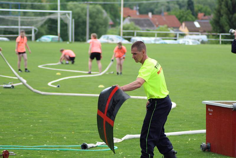 Dění se uskutečnilo na fotbalovém hřišti a program byl bohatý