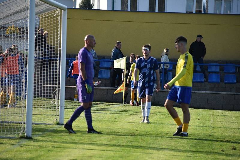 Fotbalisté TJ Slavoj Mýto (na archivních snímcích hráči v modrých dresech) porazili divizní Tochovice 3:1.