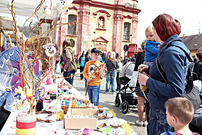 Velikonoční trhy na náměstí Kašpara Šternberka v Radnicích.