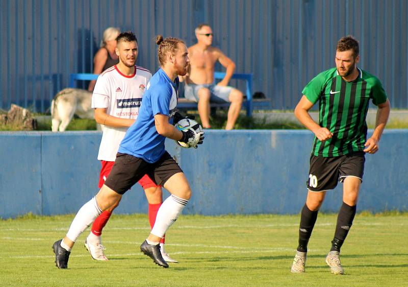 Fotbalisté FC Rokycany (na archivním snímku hráči v zelených dresech) porazili Jindřichův Hradec 2:0 a slaví třetí výhru v řadě.