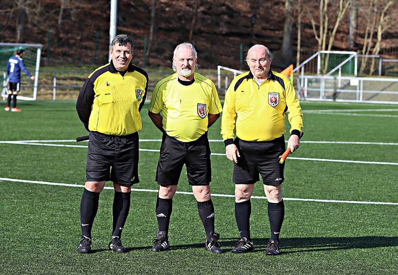 Při jarní premiéře krajské 1. B třídy musely Radnice B na umělku do Rokycan. Podlehly tu Mladoticím 1:5. Foto Jaroslav Kreisinger