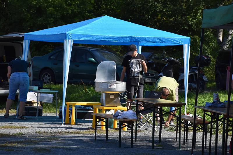 Rokycanští patrioti pořádali v nedělním odpoledni další ročník Dne plného her. Objednali si krásné počasí a pozvali řadu partnerů.