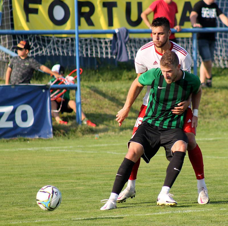 Fotbalisté FC Rokycany (na archivním snímku hráči v zelených dresech) porazili Jindřichův Hradec 2:0 a slaví třetí výhru v řadě.