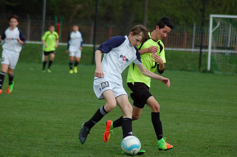 Ve fotbalové krajské soutěži žáků podlehla rezerva FC Rokycany fyzicky vyspělejšímu soupeři z Horšovského Týna 2:7 po poločase 0:2.