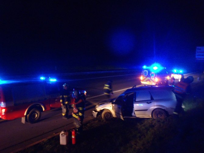 Nedělní noční nehoda omezila provoz na dálnici D5.