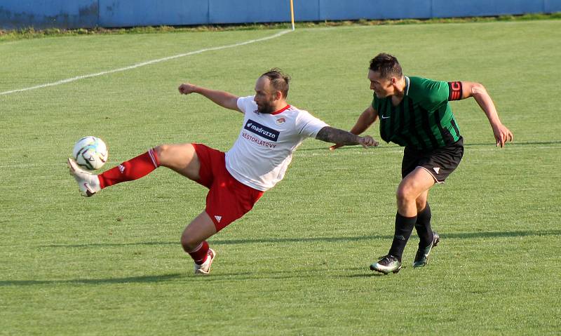 Fotbalisté FC Rokycany (na archivním snímku hráči v zelených dresech) porazili Jindřichův Hradec 2:0 a slaví třetí výhru v řadě.