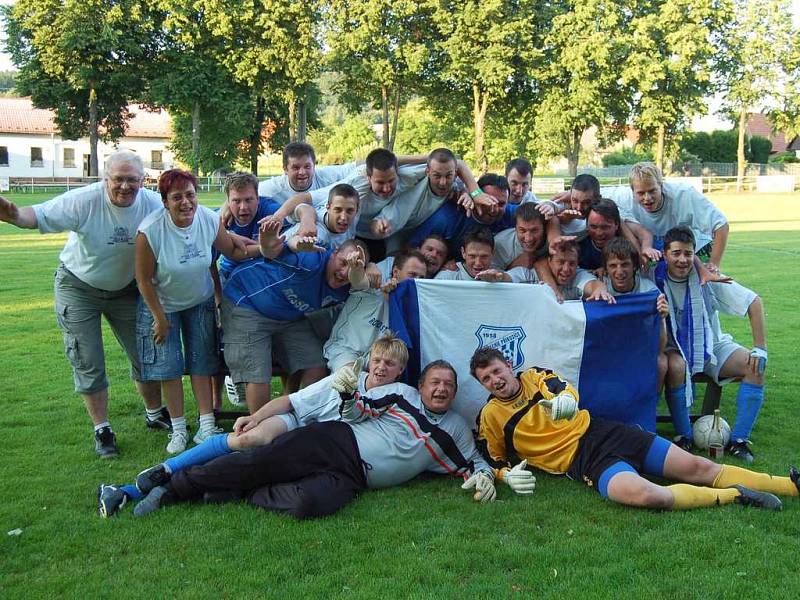 Fotbalisté Čechie Příkosice oslavili postup do 1. A třídy stylově.