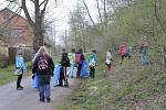 Osmáci uklízeli PP Rokycanská stráň v rámci akce Clean up the Word (17. duben 2015)