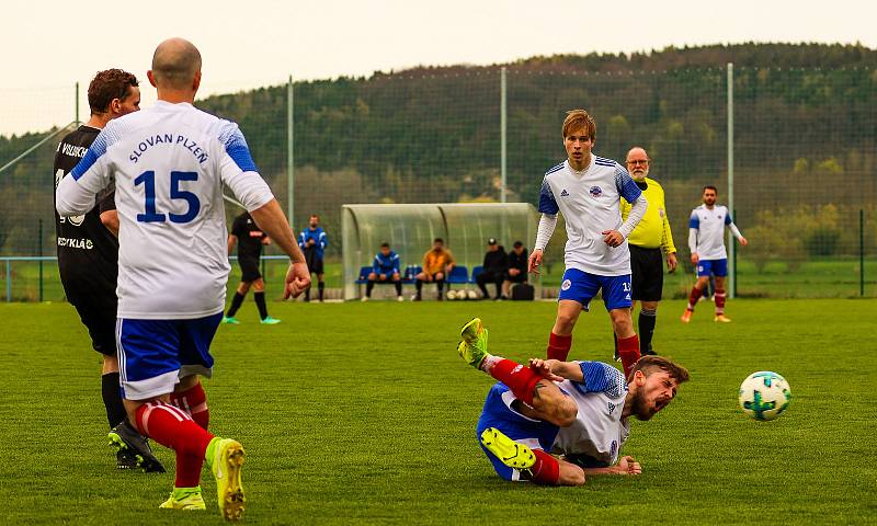 18. kolo I. B třídy, skupina C: Slovan Plzeň - Volduchy (černí) 1:4.