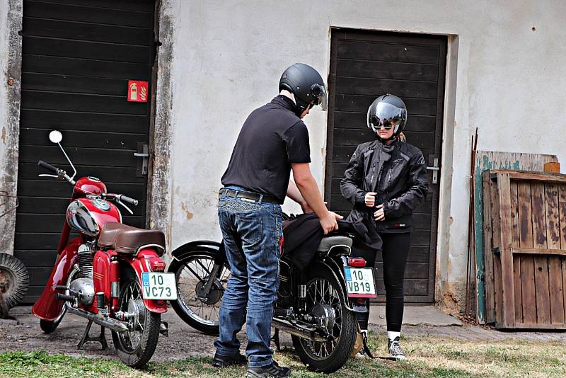 Auta a motocykly z let 1948 až 1989 obdivovali fanoušci v Břasích, Svaťáku či Liblíně.