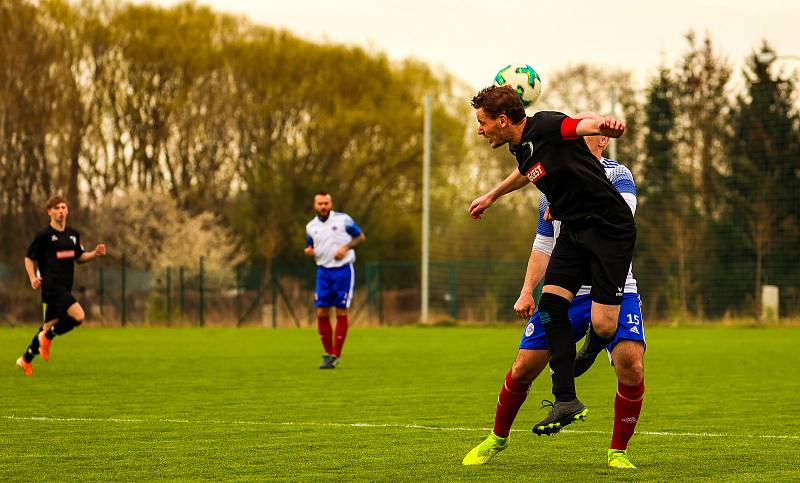 18. kolo I. B třídy, skupina C: Slovan Plzeň - Volduchy (černí) 1:4.