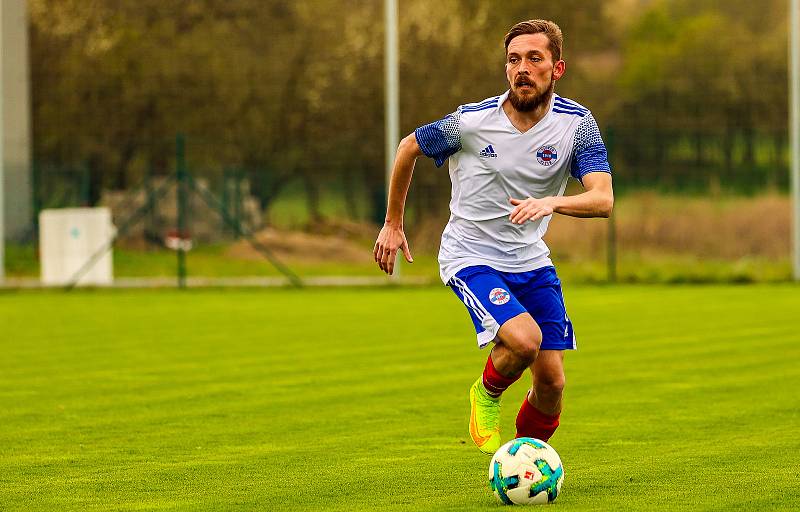 18. kolo I. B třídy, skupina C: Slovan Plzeň - Volduchy (černí) 1:4.