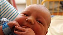 JAN RYBAŘ z Veselé bude mít ve svém rodném listu datum narození 30. října. Přišel na svět ve 21 hodin a 49 minut. Maminka Lucie a tatínek Jan se dozvěděli pohlaví miminka až na porodním sále. Honzík vážil při narození 3300 gramů, měřil 50 cm.