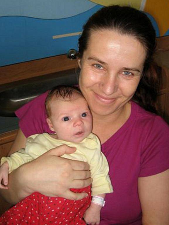 Leontina KARÁSKOVÁ z Rokycan se ve FN v Plzni narodila 4. března jako prvorozené dítě Natálie a Miroslava. Její porodní váha činilarovných 3500 gramůa měřila 51 cm. 