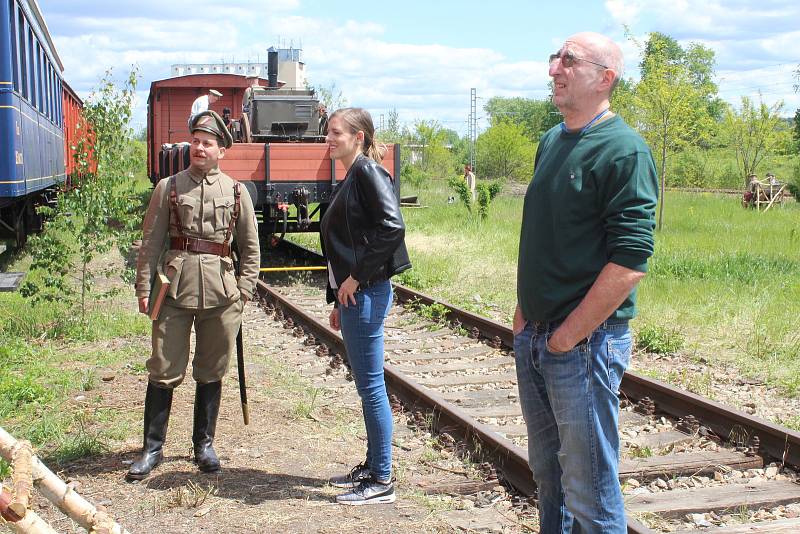 Na bývalém zbirožském nádraží vrcholilo natáčení dokumentu o československých legionářích.