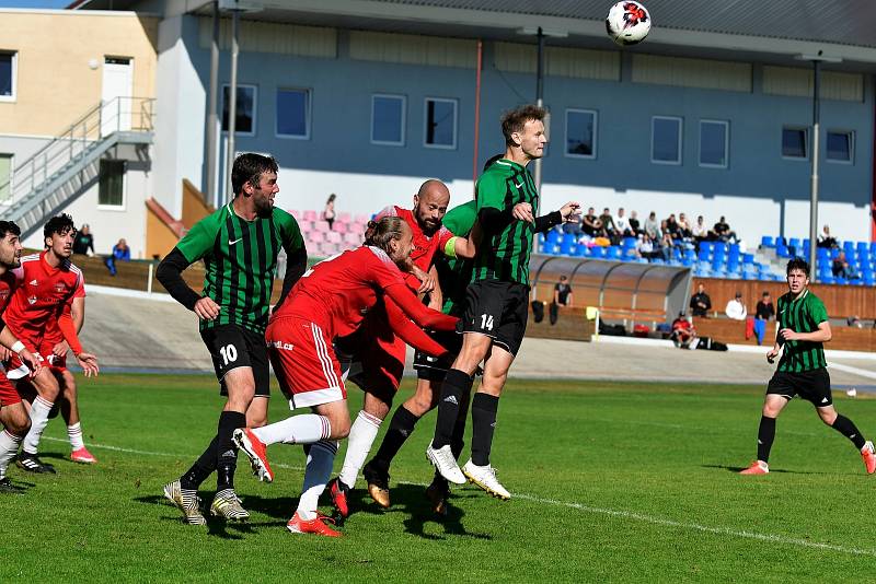 Z archivu: Fotbalisté Rokycan (hráči v zelených dresech) přijeli do Prahy zbytečně.