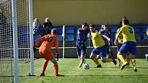 Fotbalisté TJ Slavoj Mýto (na archivních snímcích hráči v modrých dresech) porazili divizní Tochovice 3:1.