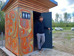 Rokycany otevřely novou kompostovací veřejnou toaletu finské technologie, jedinou svého druhu v České republice.