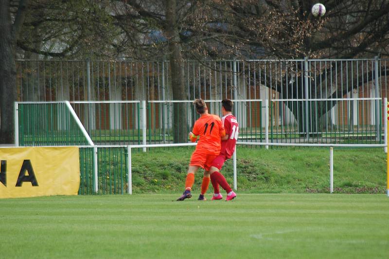 Fotbalový přebor  Plzeňského kraje pokračoval v kategorii dorostu konfrontací pořádajících Rokycan a hostů z Klatov.