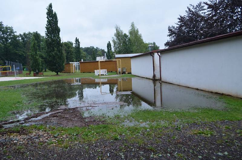 Středa 29. června 2022 byla ve znamení dalších úprav a čištění obřího areálu po bouřce.