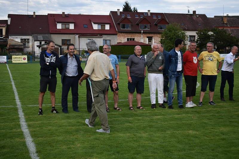 Slavnostní poděkování bývalým reprezentantům TJ Sokol proběhlo v poločasové přestávce zápasu proti Stříbru.