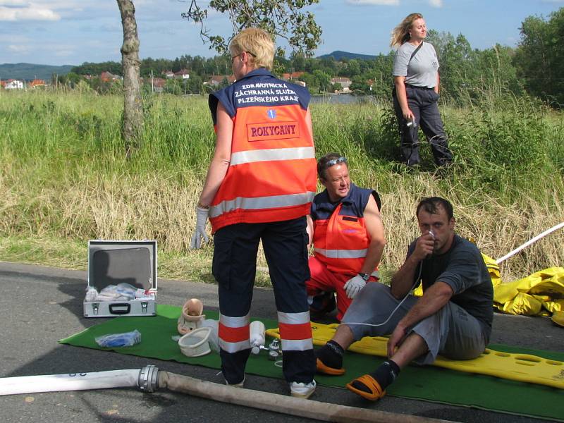 Při čvrtečním taktickém cvičení u Oseka předvedli hasiči svou vysokou profesionalitu