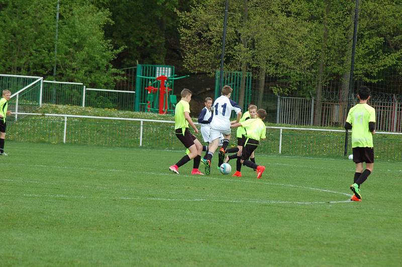 Ve fotbalové krajské soutěži žáků podlehla rezerva FC Rokycany fyzicky vyspělejšímu soupeři z Horšovského Týna 2:7 po poločase 0:2.