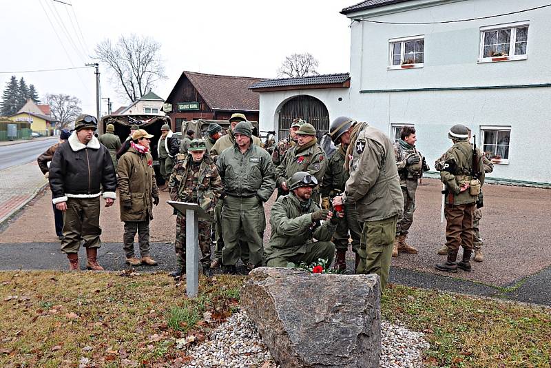 Na sever Rokycanska zamířila kolona strojů z Plzně.