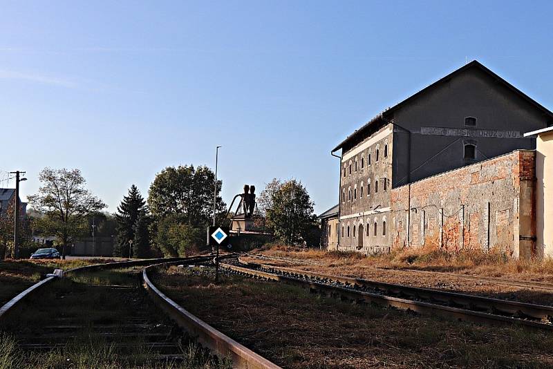 Konečná stanice na regionální trati je zajímavou dominantou