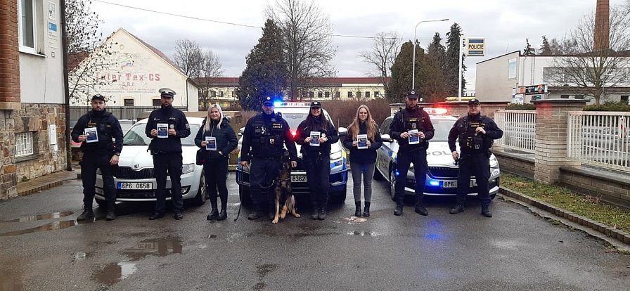 Ve čtvrtek 22. února se symbolického aktu k Evropskému dni obětí trestných činů zúčastnili policisté i pracovníci probační a mediační služby v Rokycanech.