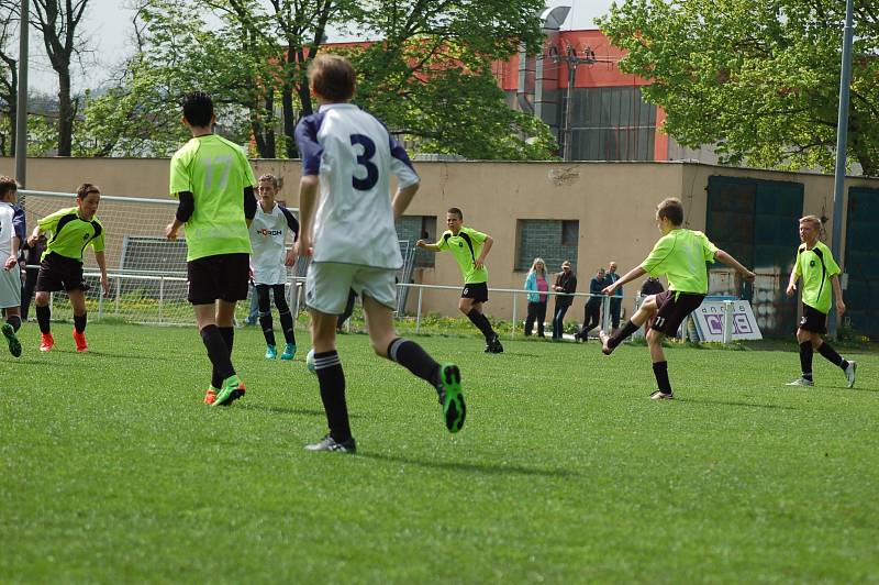 Ve fotbalové krajské soutěži žáků podlehla rezerva FC Rokycany fyzicky vyspělejšímu soupeři z Horšovského Týna 2:7 po poločase 0:2.