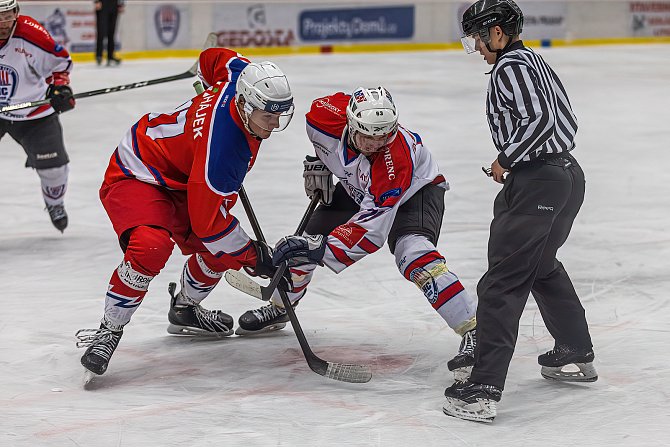 Krajská liga, 9. kolo: HC Klatovy (na snímku hokejisté v bílých dresech) - HK Rokycany.