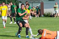 Z archivu: Fotbalisté FC Rokycany (hráči v zelených dresech) nestačili v sobotním přípravném zápase na pražskou Aritmu (0:2).