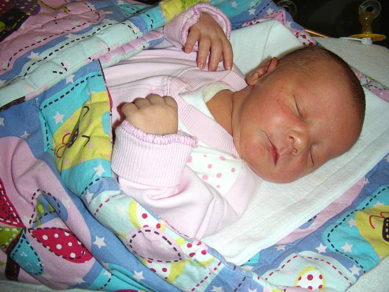 NATÁLIE VÁCHOVÁ Rodiče Renata a Martin z Holoubkova přivedli na svět dcerku Natálii. Narodila se 2. března 2018 v hořovické porodnici, vážila 3,33 kg a měřila 49 cm. Doma na sestřičku čekali bráškové David (13) a Kubík (3)