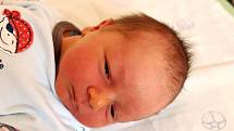 MATYÁŠ TOMÁŠEK z Bušovic se narodil 12. března, šest minut před druhou ráno. Manželé Michaela a Radek věděli, že i jejich druhé dítě bude chlapeček. Doma už mají prvorozeného syna Šimona (4,5 roku). Matyášek vážil 3400 gramů, měřil 50 cm.