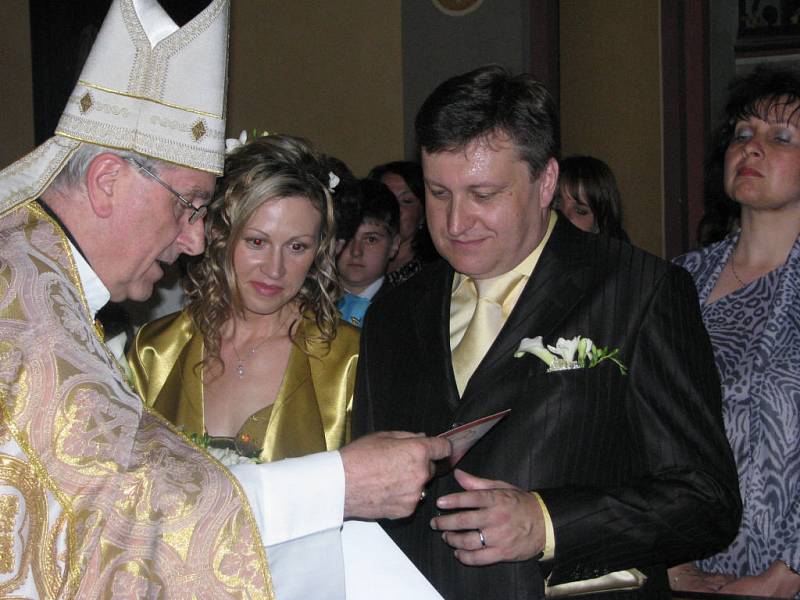 Za svůj svatební den si Vladislav a Blanka Vilímcovi vybrali sobotu dvanáctého července. Ano ři řekli v kapli zbirožského zámku. Oddával je arcibiskup Radkovský. 