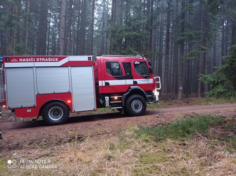 Strašičtí zasahovali doma - výjezdová jednotka strašického hasičského sboru v akci na Ostrém vrchu. Foto SDH