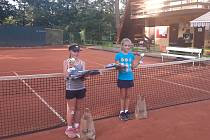 Rokycany hostily tenisové hvězdičky. Na kurtech v Alejích se představilo 23 kluků a děvčátek
