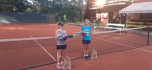 Rokycany hostily tenisové hvězdičky. Na kurtech v Alejích se představilo 23 kluků a děvčátek